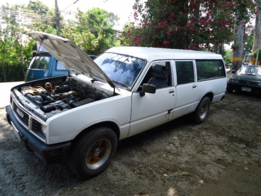 ขายรถแวนใช้งาน ISUZU KB ปี 29 แอร์เย็น มีเบาะ พร้อม   ทำการเปลี่ยนเครื่องเป็น ISUZU 2500CC ฝาทองแล้ว มีทะเบียนพร้อมเอกสารการโอนครับ ขาดต่อภาษีหนึ่งปีครับ ขาย 45,000.-ครับ