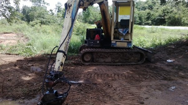 ขายรถแบคโฮแทคยางติดปากคีบไม้