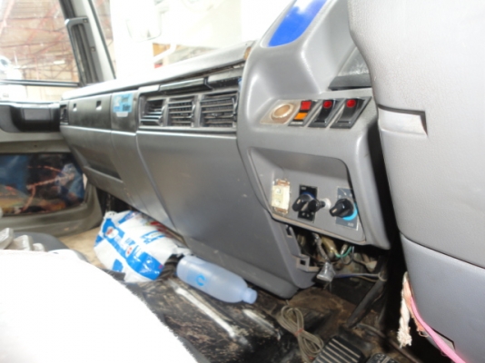 HINO รุ่น FL3H  ยินดีขายเฉพาะหัวคัซซีค่ะ ราคา 780,000 บาทค่ะ