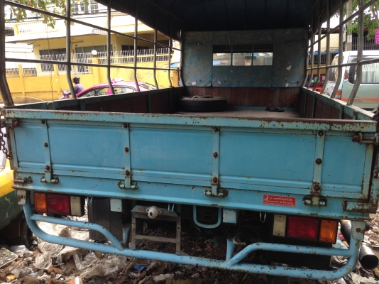 ขาย 6 ล้อ อีซูซุ ปี 20 เครื่อง 100 แรง กระบะ ยาว 4.30 เมตร ขาย 6 ล้อ อีซูซุ ปี 20 เครื่อง 100 แรง กระบะ ยาว 4.30 เมตร