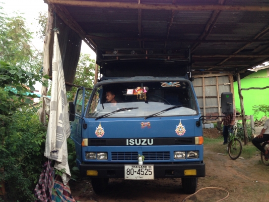 ISUZU NPR เครื่อง 4BE1-110แรงม้า มีภาพวีดีโอ เครื่องดี แน่น แห้ง ขับดี เกียร์ยาว น๊อตล้อ 6 ตัวหน้า-ห