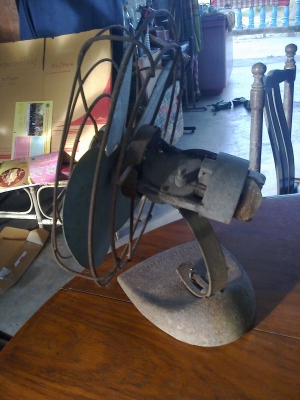 พัดลมเก่าโบลานยี่ห้อge+วิทยุโบลาน ยี่่ห้อ philips