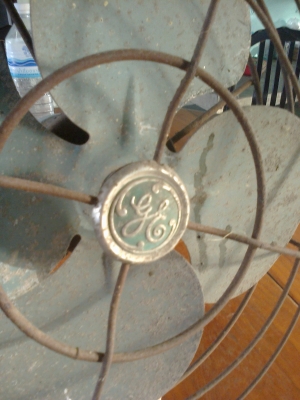 พัดลมเก่าโบลานยี่ห้อge+วิทยุโบลาน ยี่่ห้อ philips