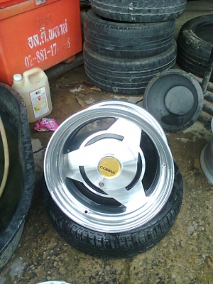 ขายล้อนอกครับ6รูขอบ15ล้อใหม่ครับชุดละ7800 เล็กครับ
