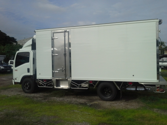 รถบรรทุก ISUZU 6 ล้อ NQR