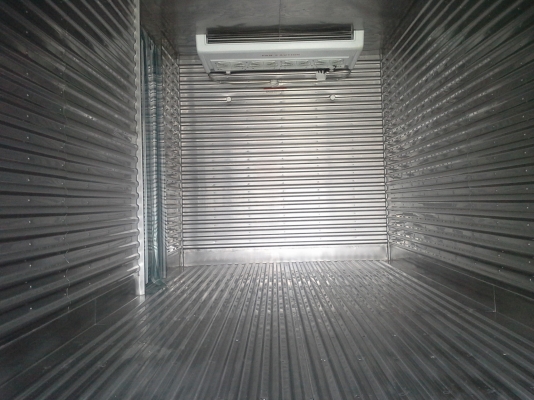 รถบรรทุก ISUZU 6 ล้อ NQR