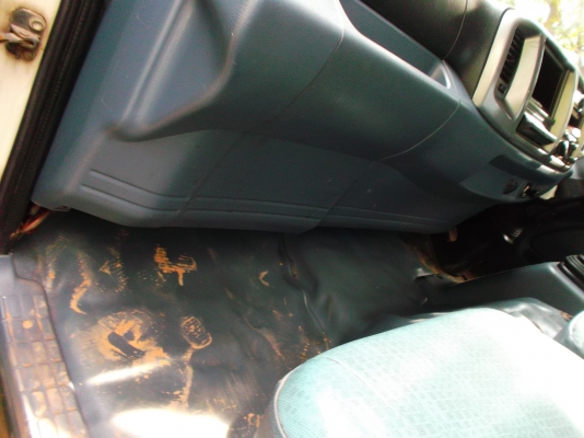 ขายด่วนรถ6ล้อเมก้าชีลี้500เครือง175แรงม้าปี52ยาว6.50.ม