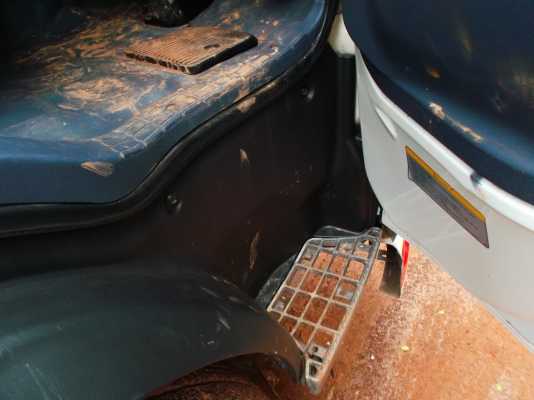 ขายด่วนรถ6ล้อเมก้าชีลี้500เครือง175แรงม้าปี52ยาว6.50.ม