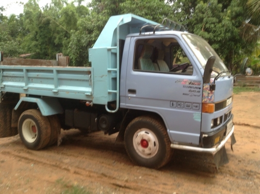 ขาย ISUZU NKR 110 ดั้ม หกล้อ เฟืองF เครื่ิอง110 ดั้มดิน รถพร้อมใช้