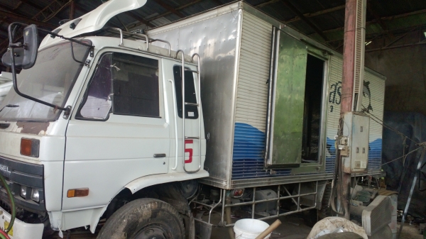 6ล้อตู้เปียกNISSAN UD CMF87F 160 แรง ยางสวย คัสซีสวย