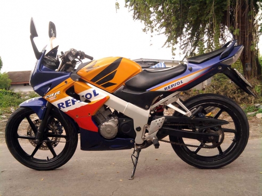 ขออนุญาติขาย HONDA CBR 150 รุ่นพิเศษ Repsol Edition สตา์ร์ทมือ