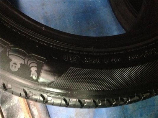 ขายยาง 255/55/18 ปลายปี 11 ชุดละ 7900 ขายยาง 255/55/18 ปลายปี 11 ชุดละ 7900