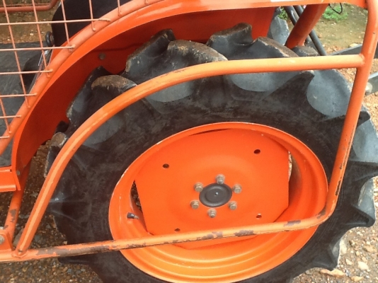 คูโบต้า B2420 4 WD 2 เพลา พร้อมโครงกันอ้อย ทำงาน 556 ชั่วโมงสภาพดีมากๆครับ