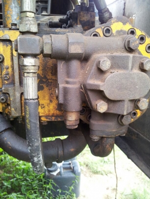 ขายเครื่อง+ปั้ม komatsu  200-3   เครื่องฟิตมาใหม่ยังไม่ใช้งานเลย ติดอยู่กับรถคับ