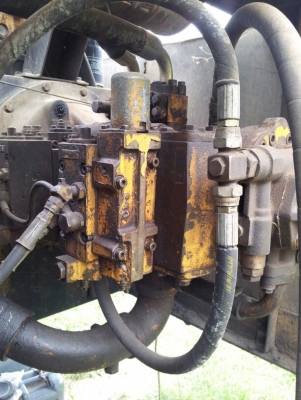 ขายเครื่อง+ปั้ม komatsu  200-3   เครื่องฟิตมาใหม่ยังไม่ใช้งานเลย ติดอยู่กับรถคับ