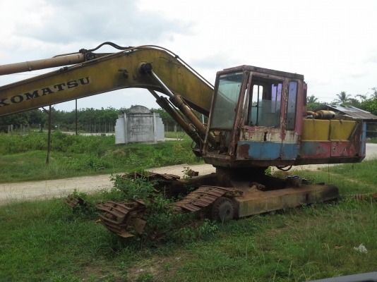 มอเตอร์สวิง   pc200-3   ตอนนี้ติดอยู่ในรถ  ครับผม