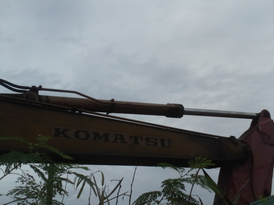 ขายกระบอก   pc200- 3  บูม+  อามร์ +  ฟุ้งขี   ทั้งหมด 4  อัน