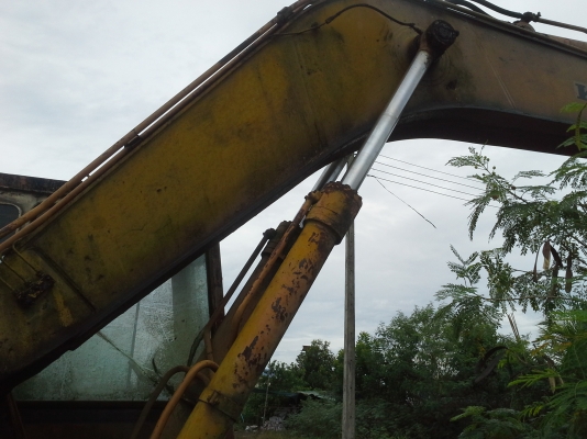 ขายกระบอก   pc200- 3  บูม+  อามร์ +  ฟุ้งขี   ทั้งหมด 4  อัน