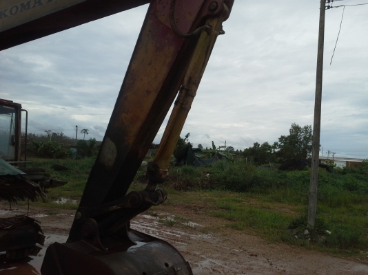 ขายกระบอก   pc200- 3  บูม+  อามร์ +  ฟุ้งขี   ทั้งหมด 4  อัน