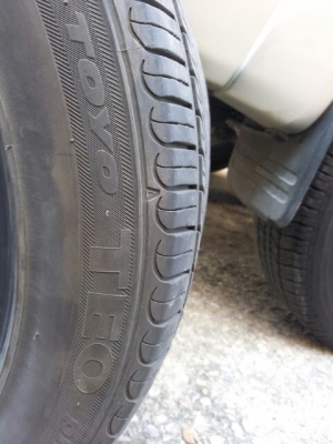 ยาง 215/55/17 4เส้นสวยๆ