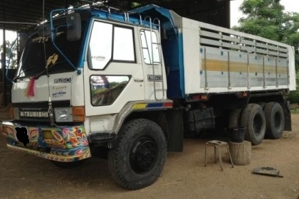 ขายสิบล้อสองเพลาดั้มพ์หลง TD เครื่อง 6D16 สิบเกียร์ สวย โทร 088-4501277