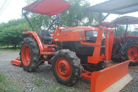 ขายรถไถ Kubota L 2808 (4WD) พร้อมดันหน้าและตัวตัดหญ้า