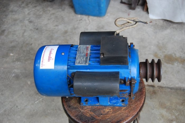มอเตอร์ 1.5 HP  ไฟบ้าน 220 V.