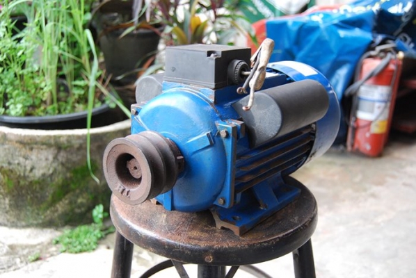 มอเตอร์ 1.5 HP  ไฟบ้าน 220 V.