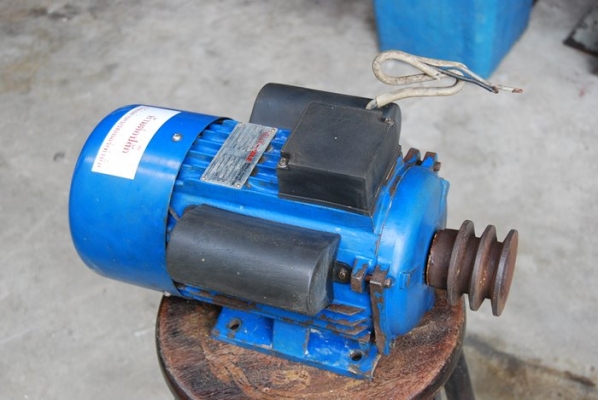 มอเตอร์ 1.5 HP  ไฟบ้าน 220 V.