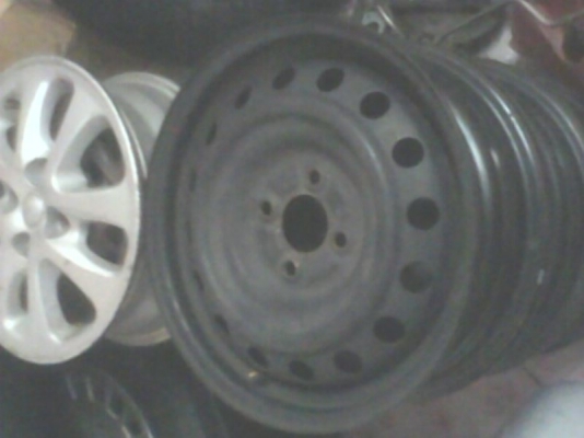 ขายล้อเหล็กดำขอบ15 ขนาด 4 รู 100 พร้อมฝาครอบ 1250