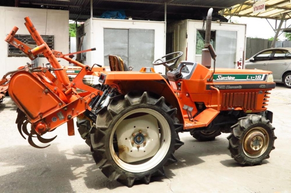 รถแทรคเตอร์ KOBOTA L1-18 ขับเคลื่อน 4 ล้อ พร้อมโรตารี่ มือสองญี่ปุ่นแท้ๆ