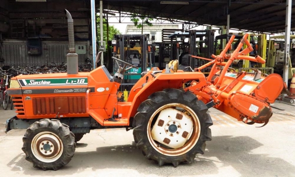 รถแทรคเตอร์ KOBOTA L1-18 ขับเคลื่อน 4 ล้อ พร้อมโรตารี่ มือสองญี่ปุ่นแท้ๆ