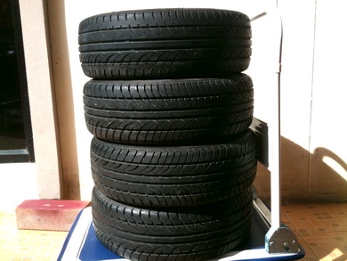 ยาง Maxxis ขนาด 165-55-14 สภาพดอกหนา ปี 2010