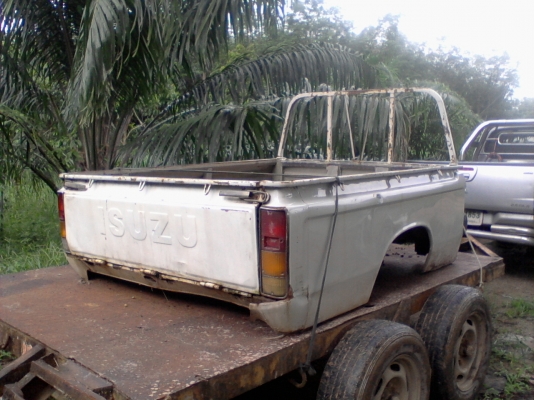 ลูกกระบะช่วงสั้น ไฟท้ายครบ 3ขอ อีซูซุ kb20 (isuzu faster)