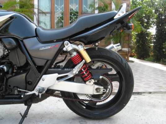 ขาย CB400 SF V-TEC3 Y 04 เอกสารอินวอยท์รถประกอบไม่นาน ราคา 129,000