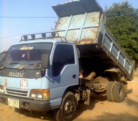 ISUZU NPR 135 HP TURBO 4HG1 หกล้อดั๊มพ์ หัวการ์ตูน ช่วงล่างใหญ่คานหน้า F เฟืองท้าย F ครบ เครื่องแห้งแรงดี ภายในเก๋งครบ พวงมาลัยเพาเวอร์ กระบะดั๊มพ์เหล็ก 4 ตันยาว 3.60 เมตรสภาพดี ช่วงล่างคัชซีสวยมาก ยาง 8.25 ขอบ 16 เอกสารทะเบียนภาษีครบพร้อมโอนครับ