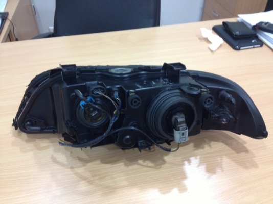 ขายโคมไฟหน้า BMW e 39 ปรับราคาใหม่