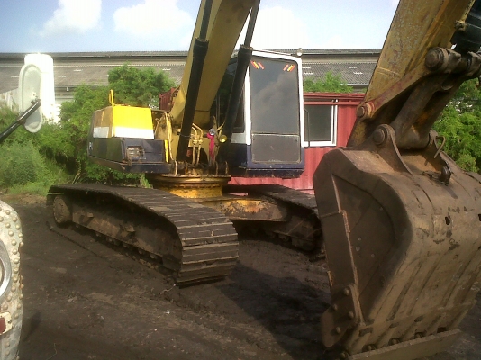 ขายแบคโฮPC200-5โคมัสสุมีใบอินวอยไฟฟ้าครบ+แอร์ พร้อมรถสิบล้อหน้ายาว2เพลาดั้มสภาพสวยมากรวม2รายการ