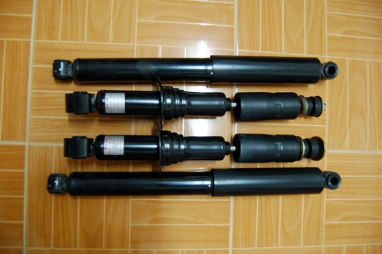 ขายโช๊คอัพ ดีแม็ก SLX สภาพดี ทั้งชุด  1600 บาท