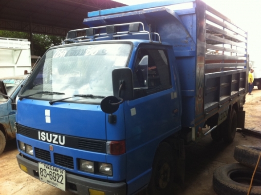 ขายรถบรรทุก 6 ล้อ อีซูซุ NKR (ดั้ม) เครื่อง 115 แรง สภาพพร้อมใช้ 90\% ขายรถบรรทุก 6 ล้อ อีซูซุ NKR (ดั้ม) เครื่อง 115 แรง สภาพพร้อมใช้ 90\%