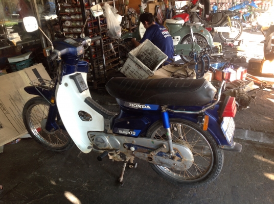 ขายc700 super สีน้ำเงิน มีทะเบียนพร้อมโอนลอย ราคา 9800ต่อรองราคาได้