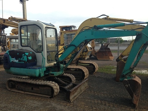 ขายรถแบคโฮ KOMATSU PC35R-8 สภาพสวยมาก นำเข้าจากญี่ปุ่น ติดต่อ 081-2990958