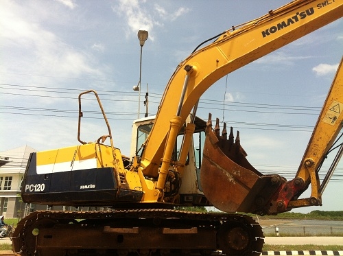ขาย รถแบคโฮ KOMATSU PC120-5 ลองชมVDOการทำงานครับ ระบบไฟฟ้าเต็ม คอนโทรลสั้น อาร์มยาวพิเศษ แทร็คกว้าง70ซม. นำเข้าจากอเมริกา ติดต่อ 081-2990958
