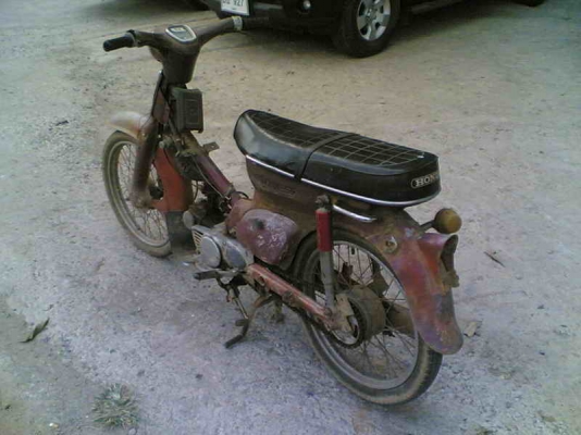 ขาย C70k2(แดง) เล่มทะเบียนพร้อมชุดโอน รถเดิมๆเลขเครื่องโครงตรงเล่ม เครื่องติดขี่ได้ ขาย 12500 บาท