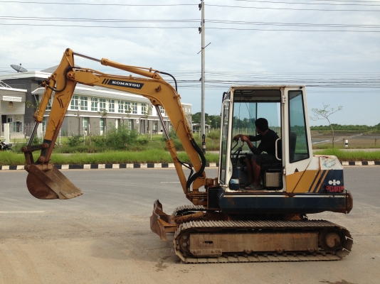 ขาย รถแบคโฮ Komatsu PC40-5 สภาพสวยมาก นำเข้าจากญี่ปุ่น ติดต่อ 089-8368497