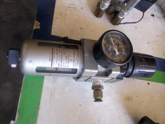 ชุดดักน้ำพร้อมตัวปรับแรงดันลมใช้กับงานลมที่ต้องการมาตราฐาน