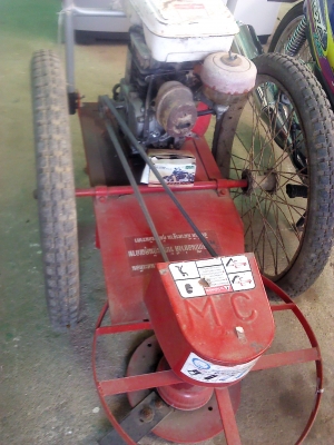 รถตัดหญ้าแบบลุยๆ พร้อมเครื่องยนต์HONDA 5.5 แรง ใช้ได้เลยค่อยข้างใหม่