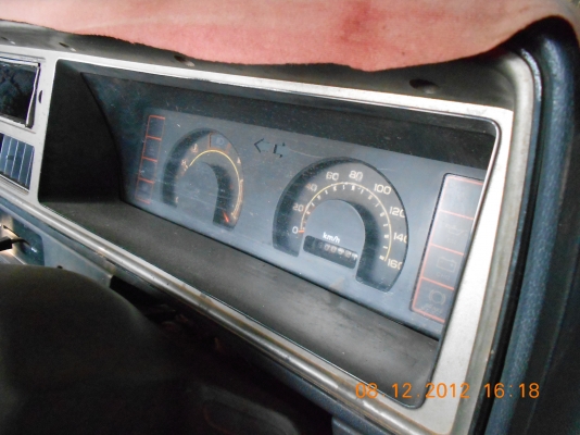 ขาย ISUZU KB 2200 ประหยัด แซสซีสวย ไม่มีผุ  เครื่องแน่นไม่มีไอ  ทะเบียนพร้อมโอน