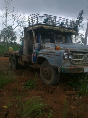ขายเทเลอร์ISUZU10ล้อ 1เพลา สภาพพร้อมใช้ ราคาต่อรองกันได้ ติดต่อได้ที่คุณ อ๊อฟ พิจิตร 086-737-9991