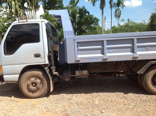 รถ6ล้อIsuzu. 120hp ฝาขาวดั้มสามมิตร สวยพร้อมใช้งาน สนใจ ติดต่อ 080-1405528